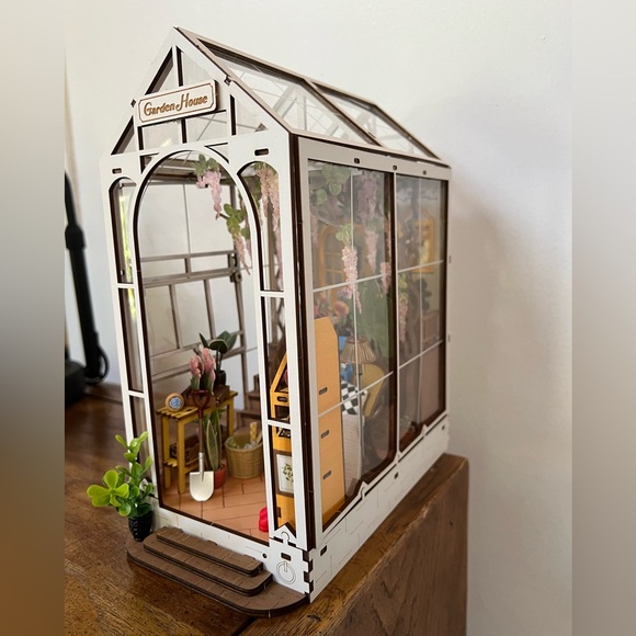 Rolife Booknook & Wonderland Garden House building kit NIB - Picture 4 of 8